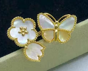 [Loco] 26 NEW CLOVER LUCKY LIGHT YELLOW AND WHITE SET