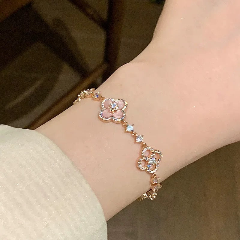 ??Loco?¡¥CLOVER 5 MOTIF PINK BLUE RED WHITE BRACELET