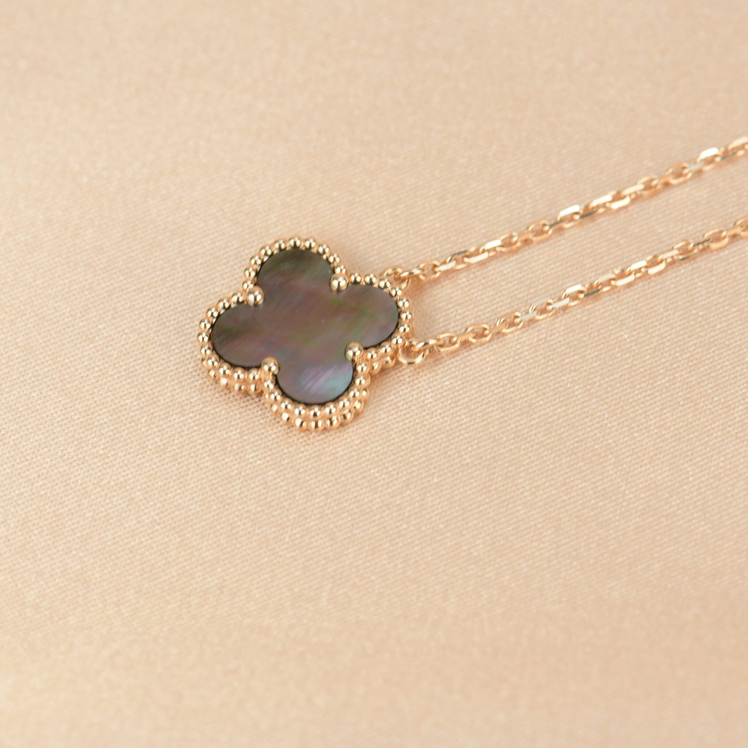??Loco?¡¥CLOVER 15MM  GRAY MOTHER OF PEARL NECKLACE