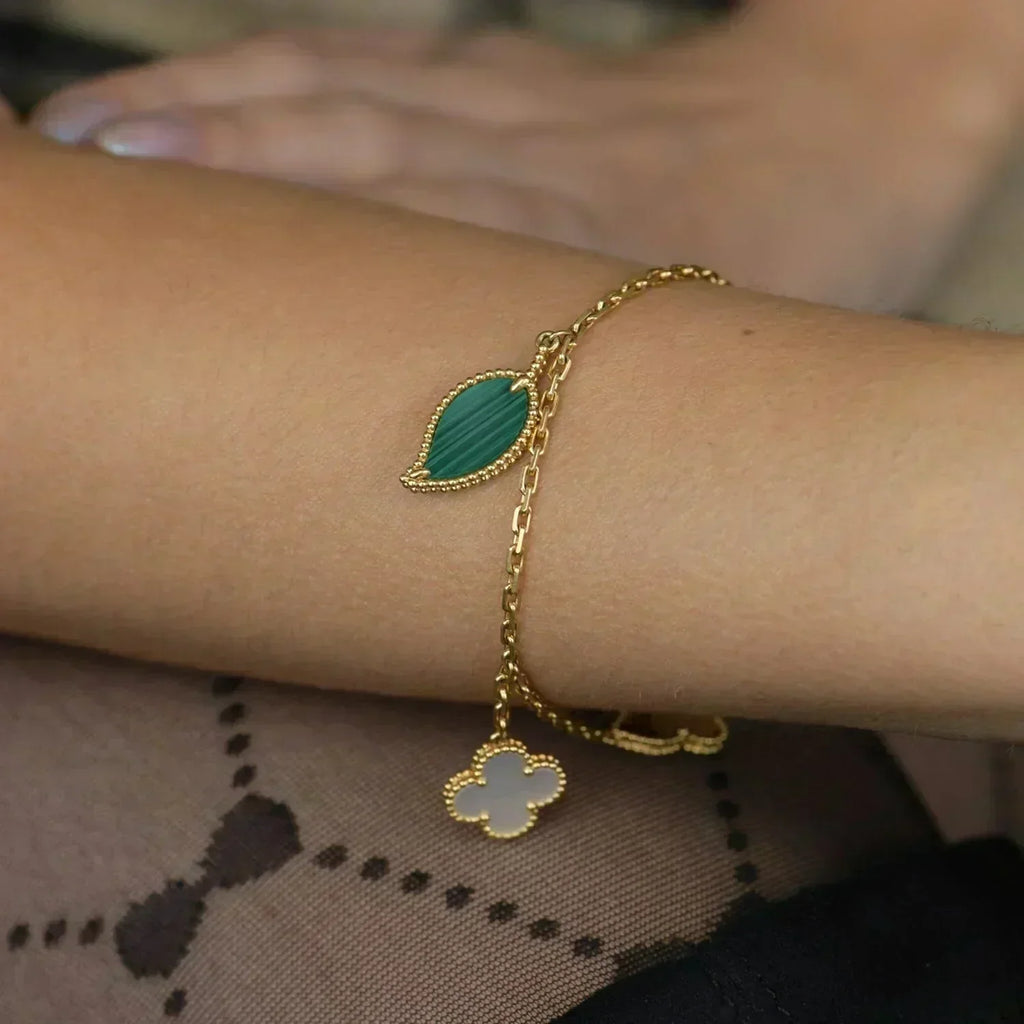 ??Loco?¡¥LUCKY SPRING 5 MOTIF GOLD BRACELET