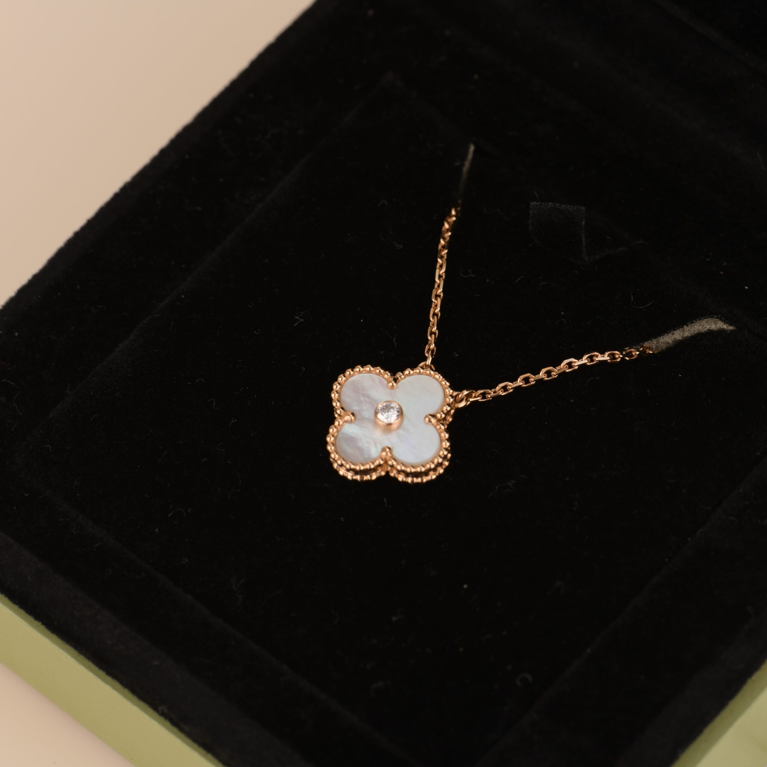 ??Loco?¡¥CLOVER 15MM DIAMOND WHITE FRITILLARIA NECKLACE