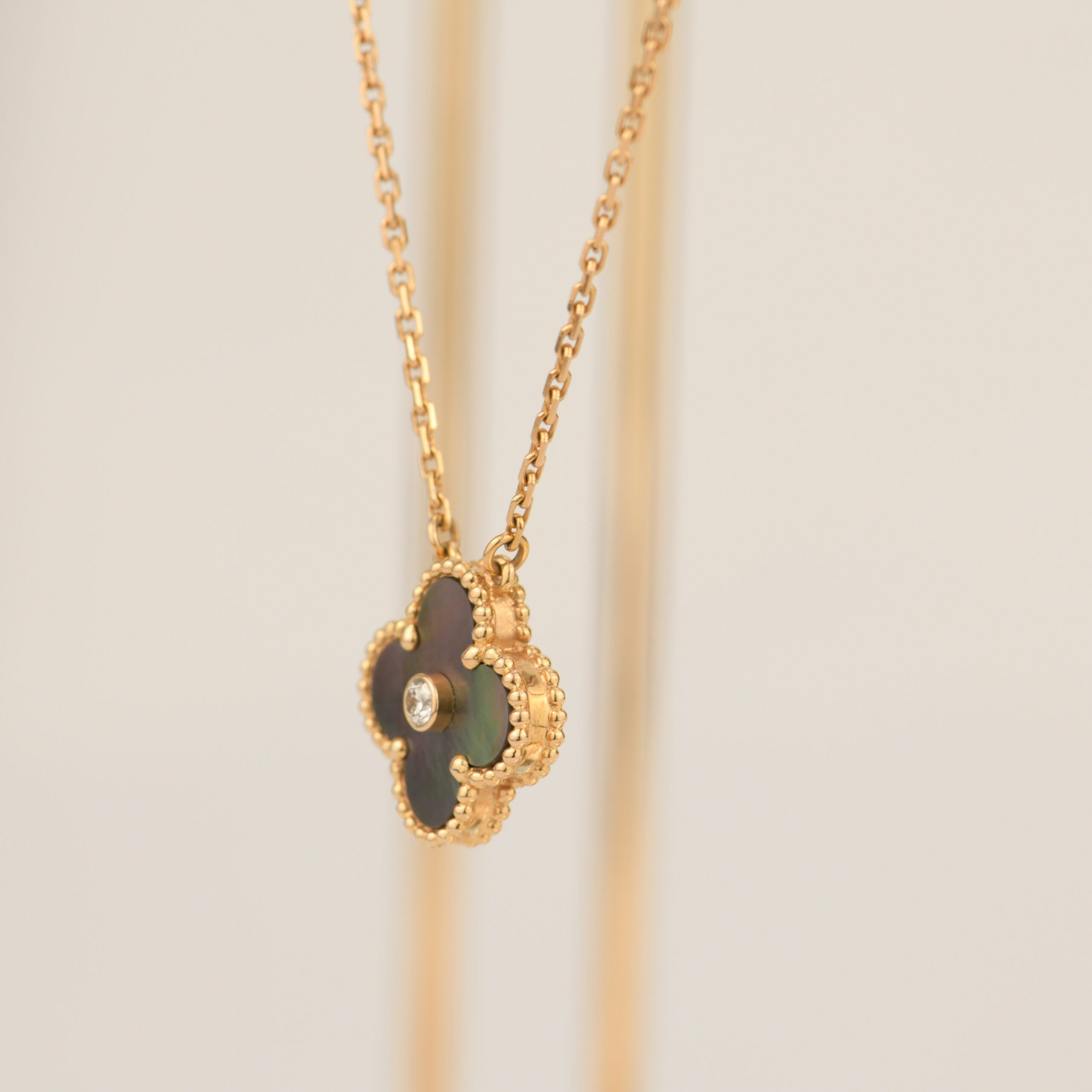 ??Loco?¡¥CLOVER 15MM DIAMOND AND MOTHER-OF-GREY NECKLACE