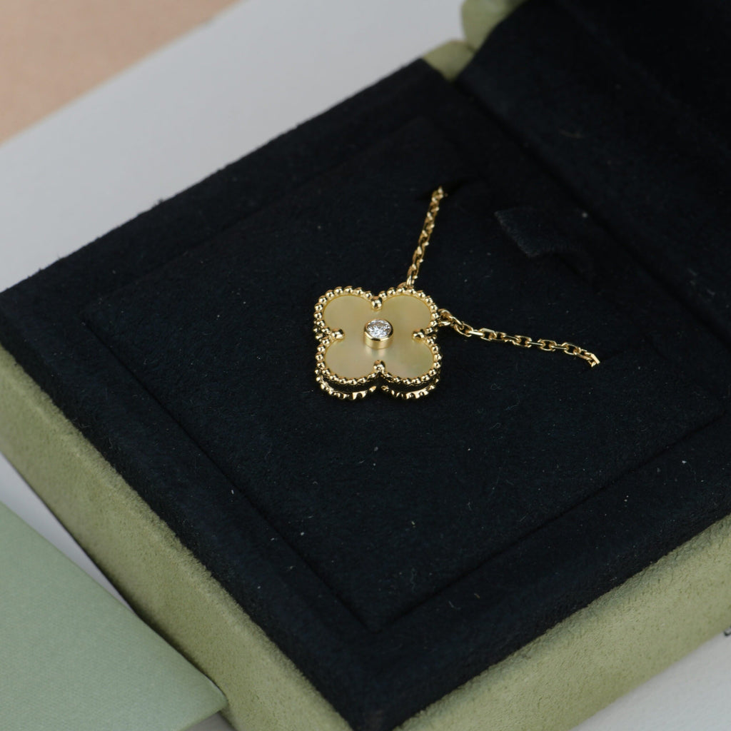 ??Loco?¡¥CLOVER 15MM DIAMOND GOLD MOTHER OF PEARL NECKLACE