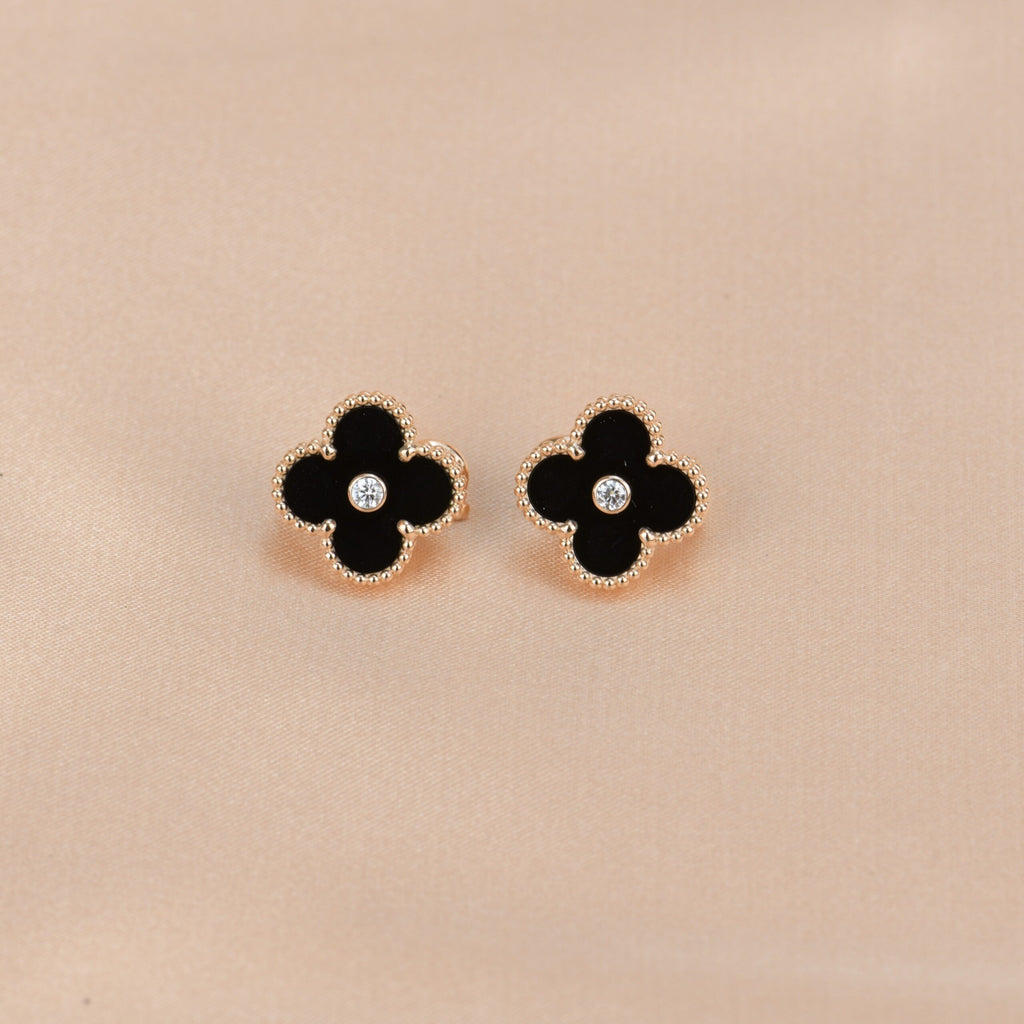 ??Loco?¡¥CLOVER MEDIUM 1 MOTIFS ONYX DIAMOND EARRINGS