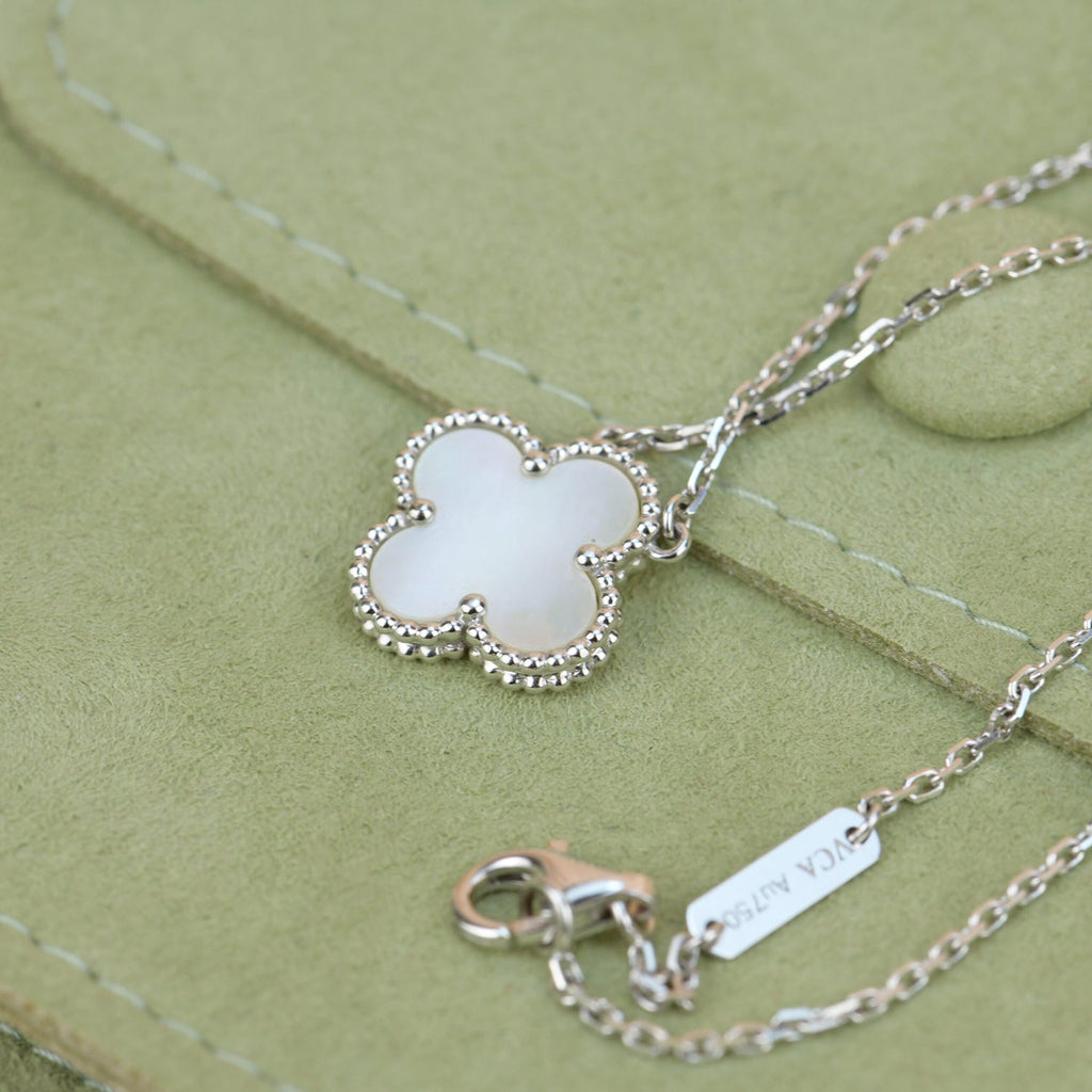 ??Loco?¡¥CLOVER  15MM WHITE MOTHER-OF-PEARL SILVER