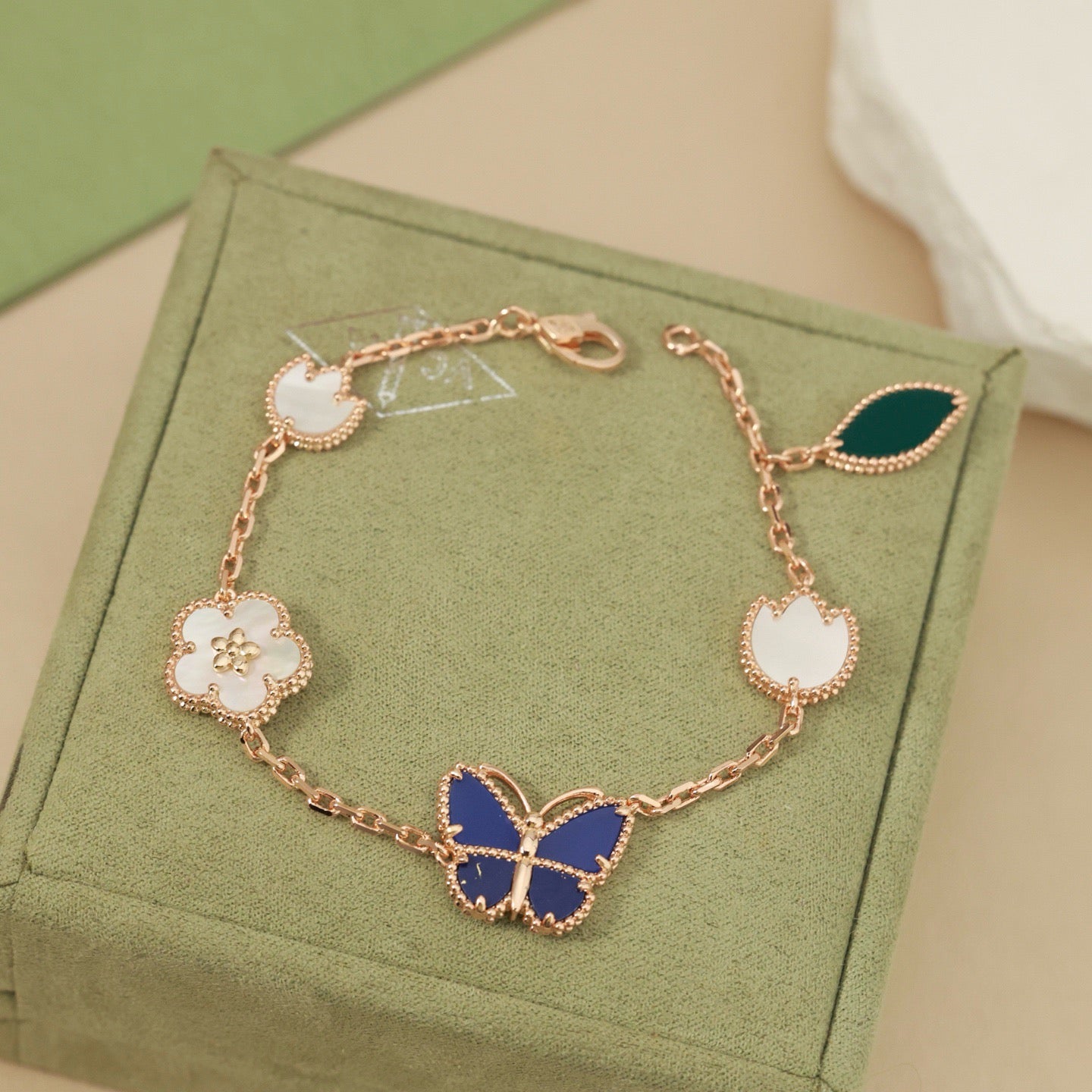 [Loco JURI]LUCKY SPRING BUTTERFLY 5 MOTIF BRACELET