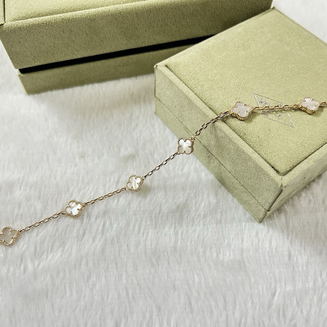 [??Loco?¡¥]CLOVER 6 MOTIF WHITE MOP BRACELET