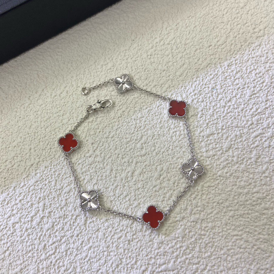 [??Loco?¡¥]CLOVER 6 MOTIF RED AGATE LASER BRACELET