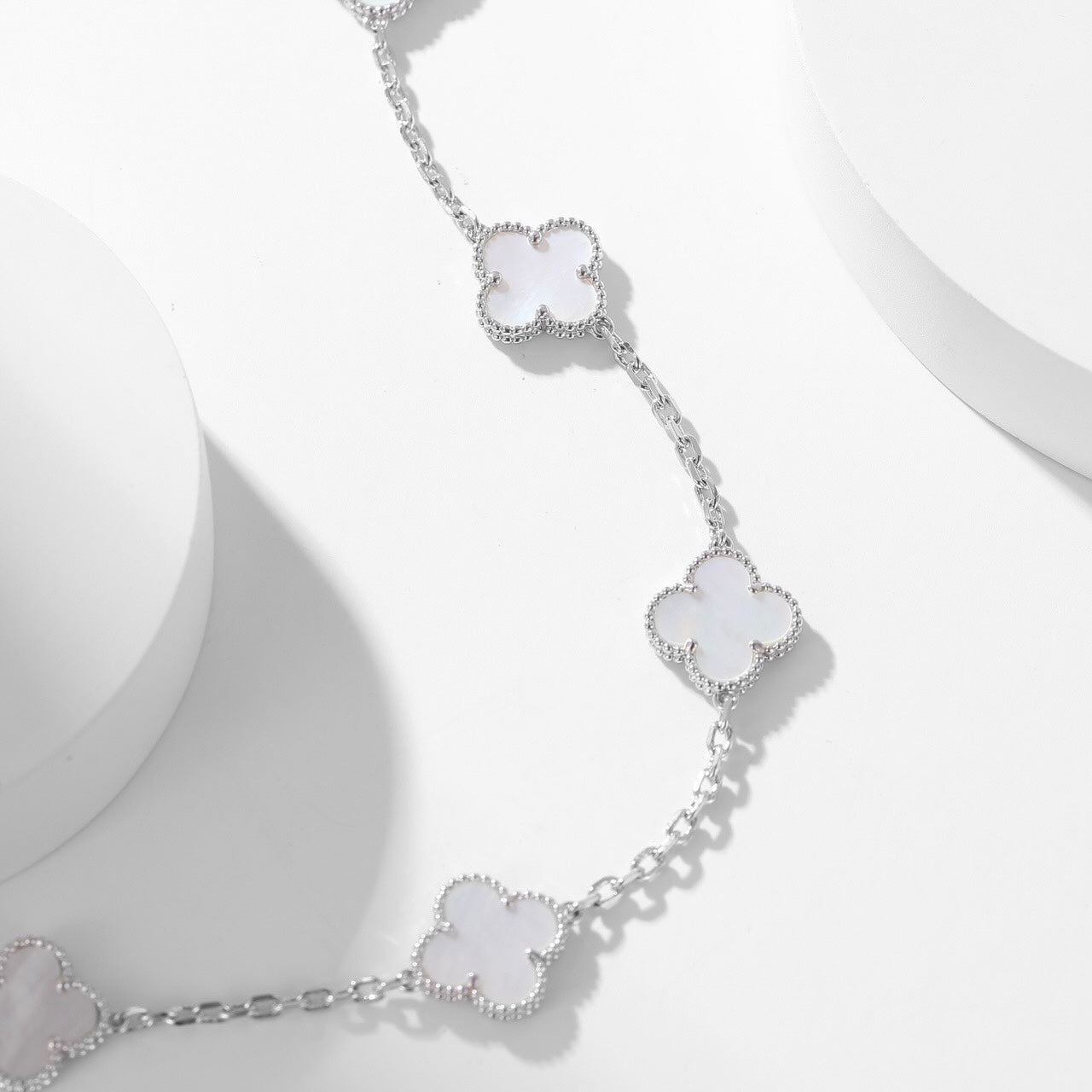 ??Loco?¡¥CLOVER 10 MOTIFS WHITE MOTHER OF PEARL NECKLACE