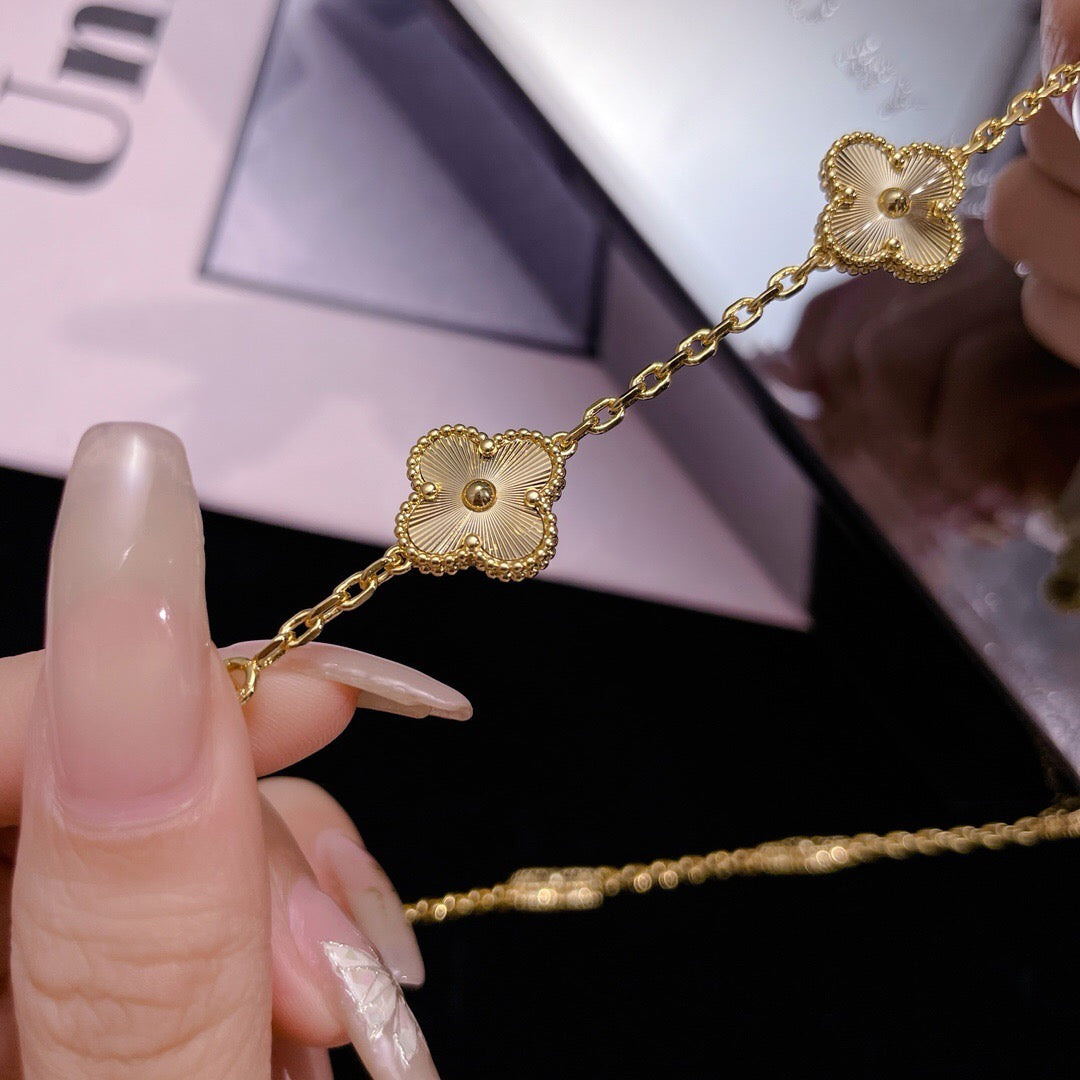 ??Loco?¡¥CLOVER 10 MOTIFS LASER NECKLACE