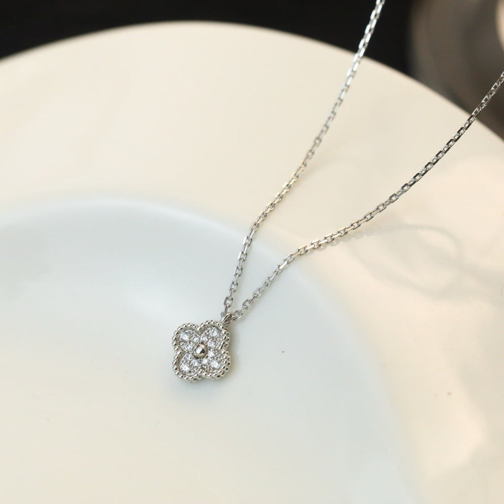 ??Loco?¡¥CLOVER MINI 9.5MM PENDANT DIAMOND NECKLACE
