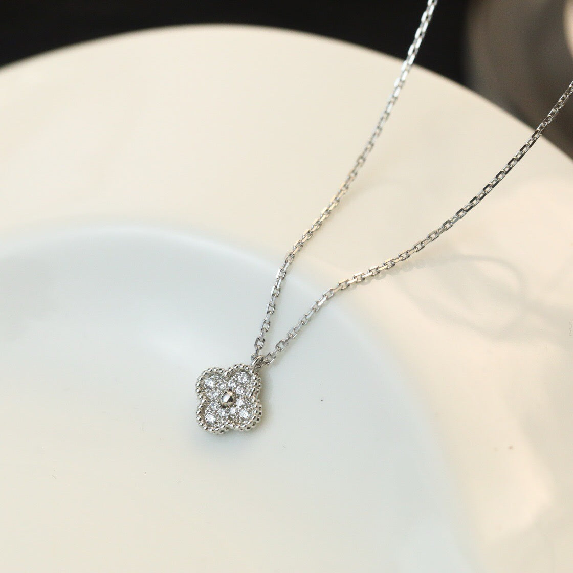 ??Loco?¡¥CLOVER MINI 9.5MM PENDANT DIAMOND NECKLACE
