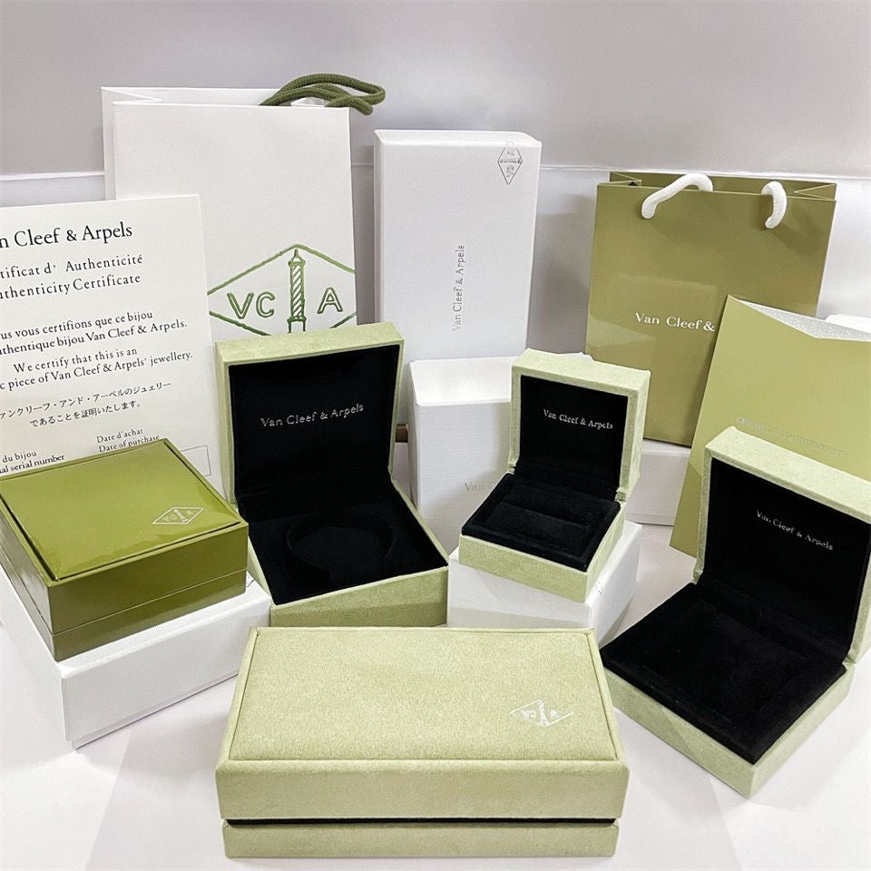 ??Loco?¡¥VA CLOVER BRACELET NECKLACE RING BOX GIFT BAG