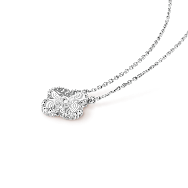 ??Loco?¡¥CLOVER 15MM LASER NECKLACE SILVER