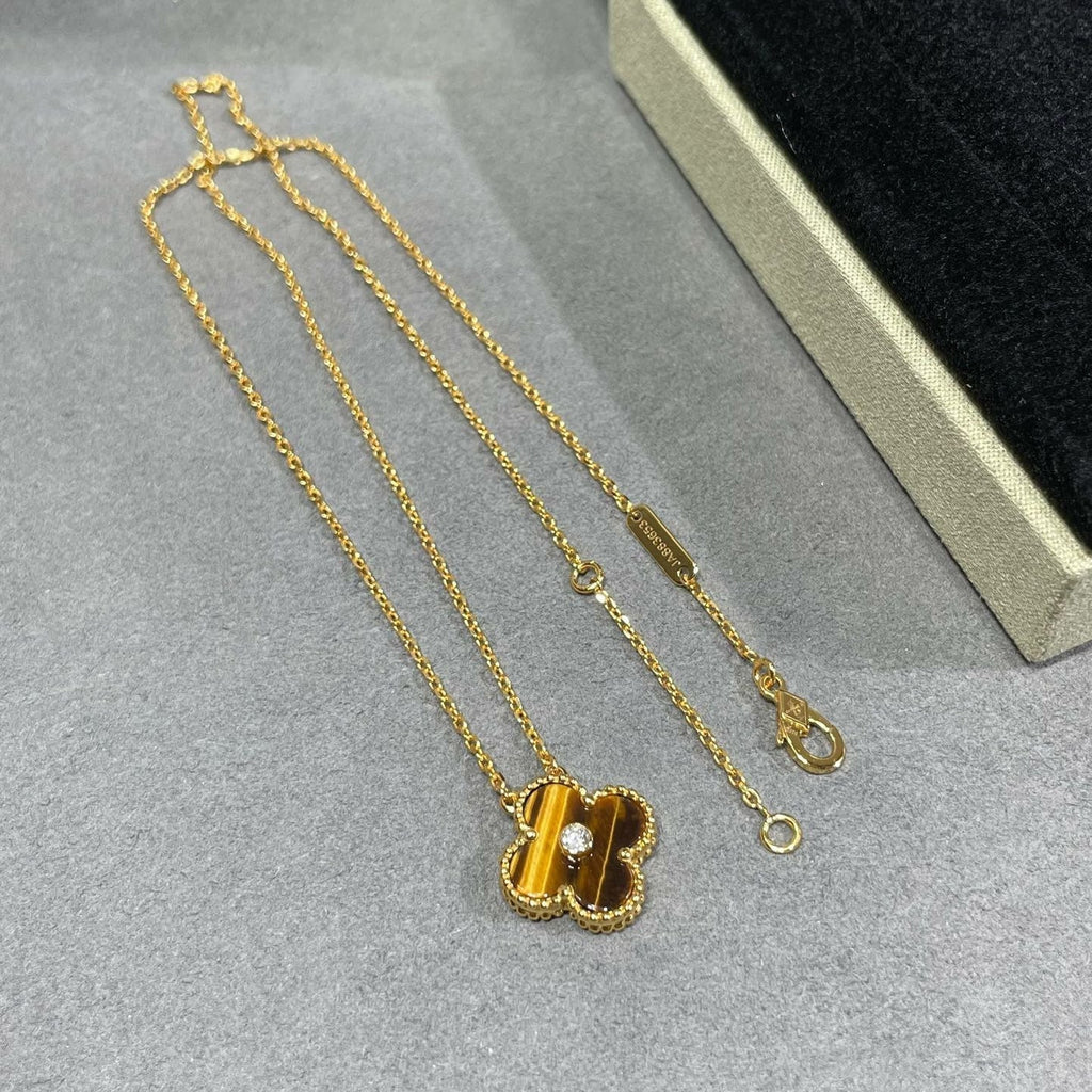 ??Loco?¡¥CLOVER 15MM DIAMOND AND YELLOW TIGER'S EYE AGATE necklace