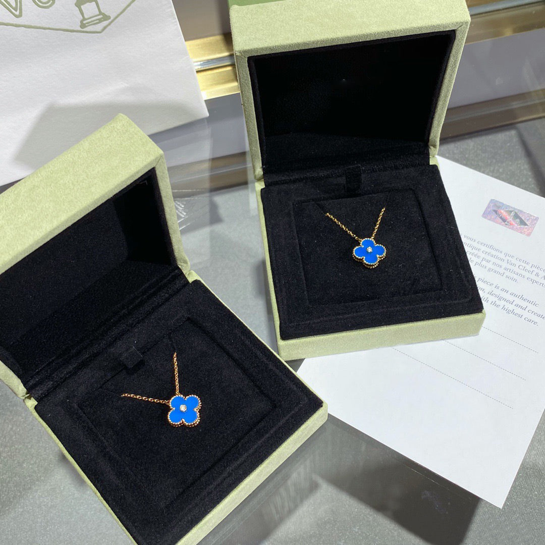 ??Loco?¡¥CLOVER 15MM DIAMOND AND BLUE AGATE NECKLACE