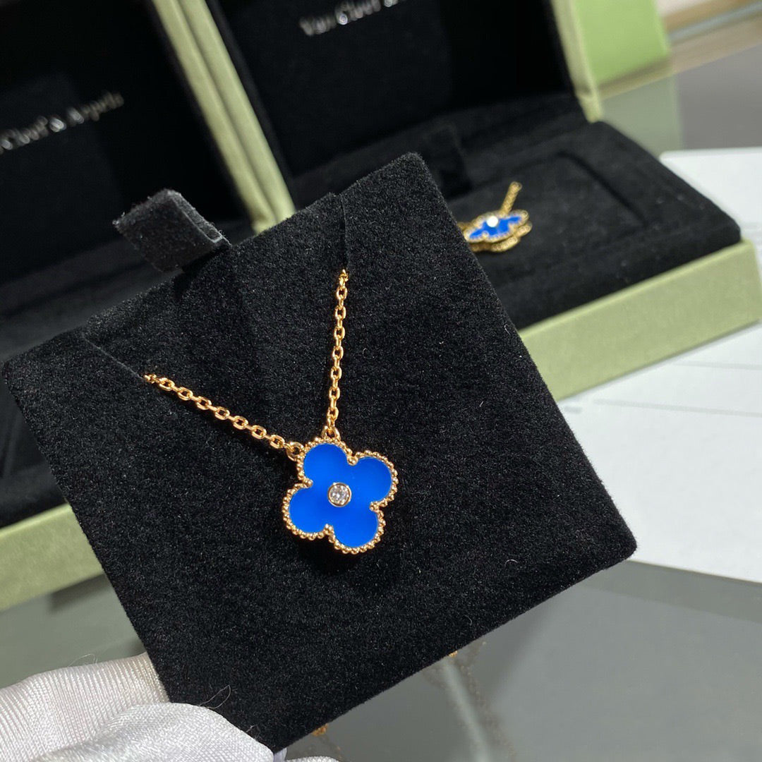 ??Loco?¡¥CLOVER 15MM DIAMOND AND BLUE AGATE NECKLACE