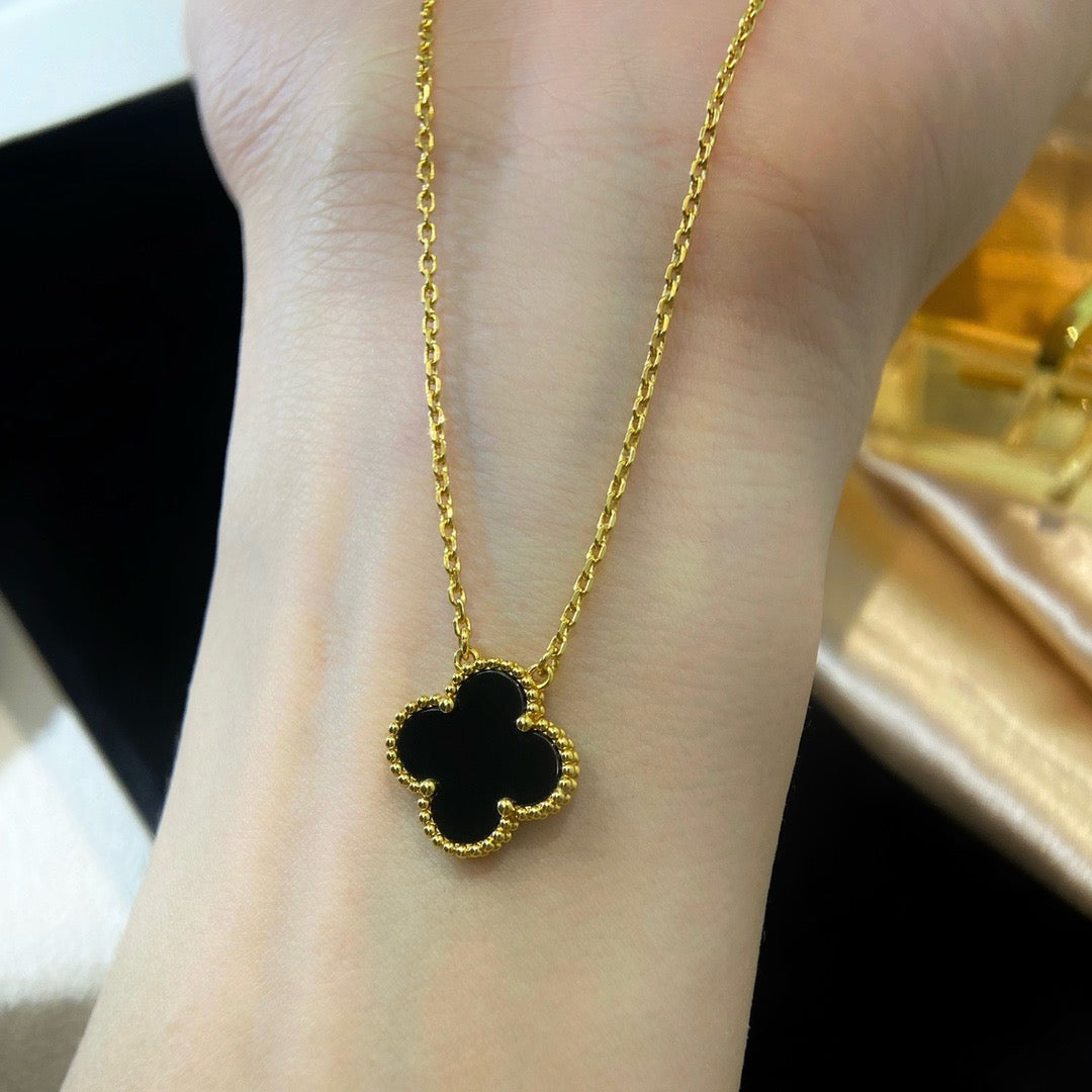 ??Loco?¡¥CLOVER 15MM BLACK ONYX SINGLE FLOWER NECKLACE