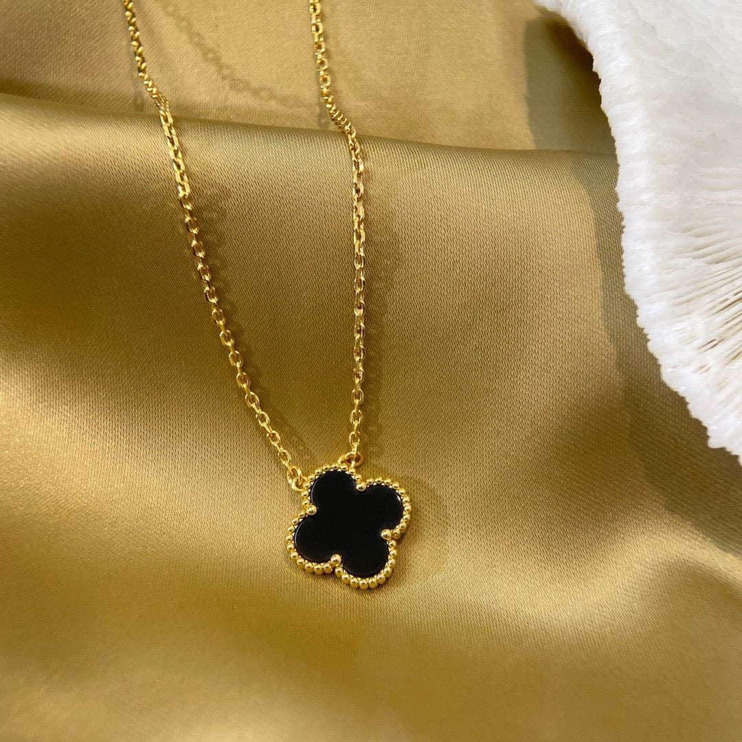 ??Loco?¡¥CLOVER 15MM BLACK ONYX SINGLE FLOWER NECKLACE