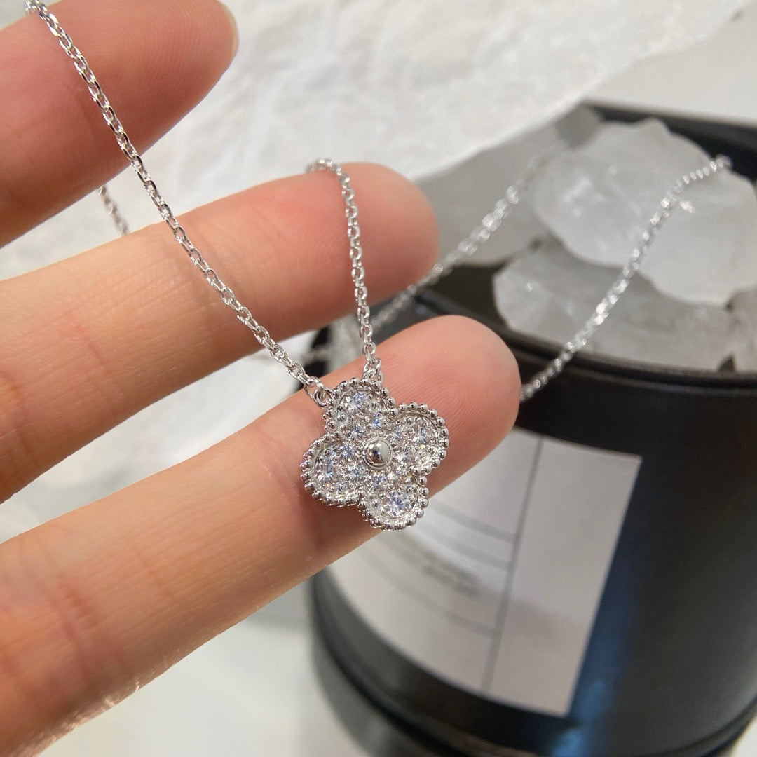 ??Loco?¡¥CLOVER 15MM DIAMOND SINGLE FLOWER NECKLACE