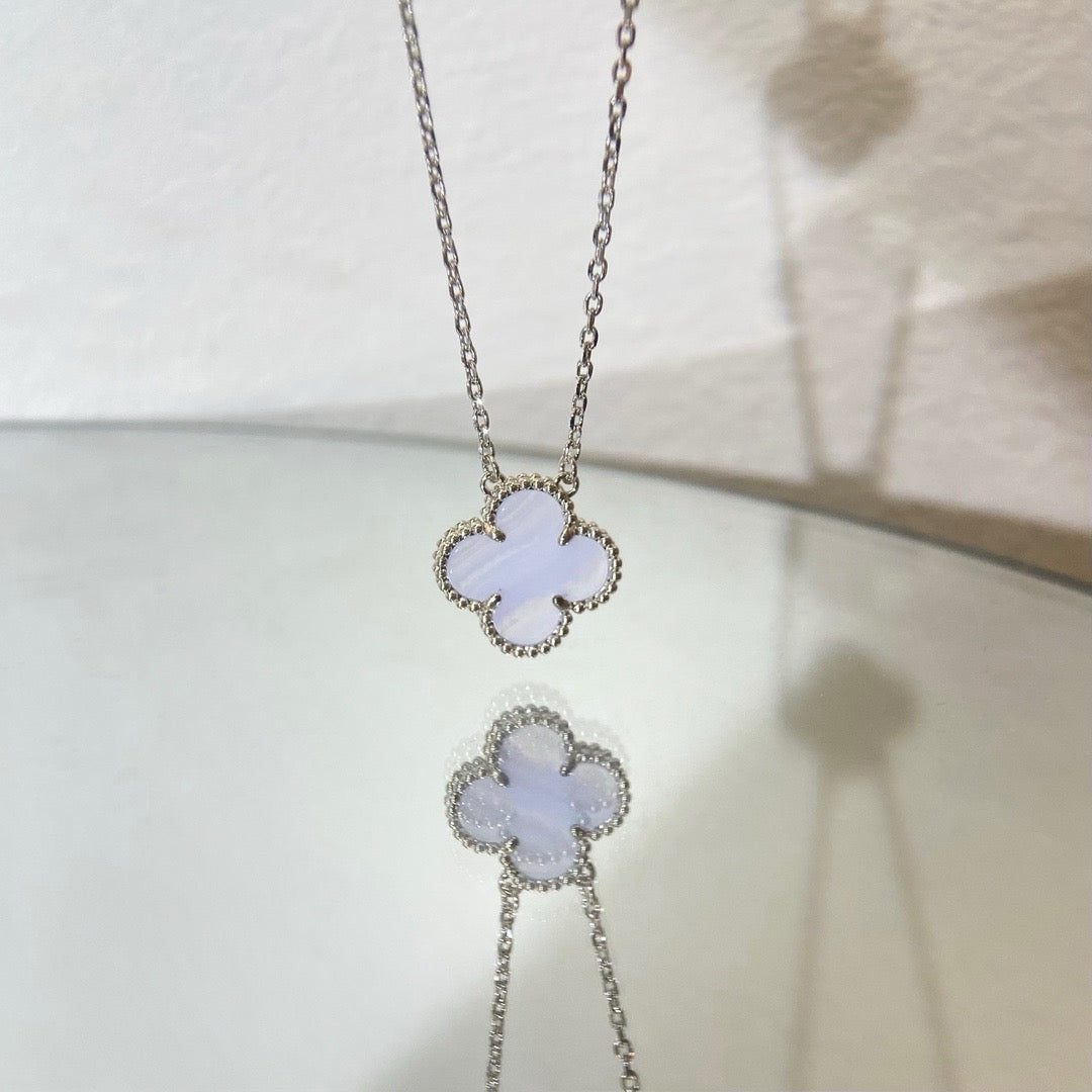 ??Loco?¡¥CLOVER 15MM BLUE CHALCEDONY NECKLACE SILVER