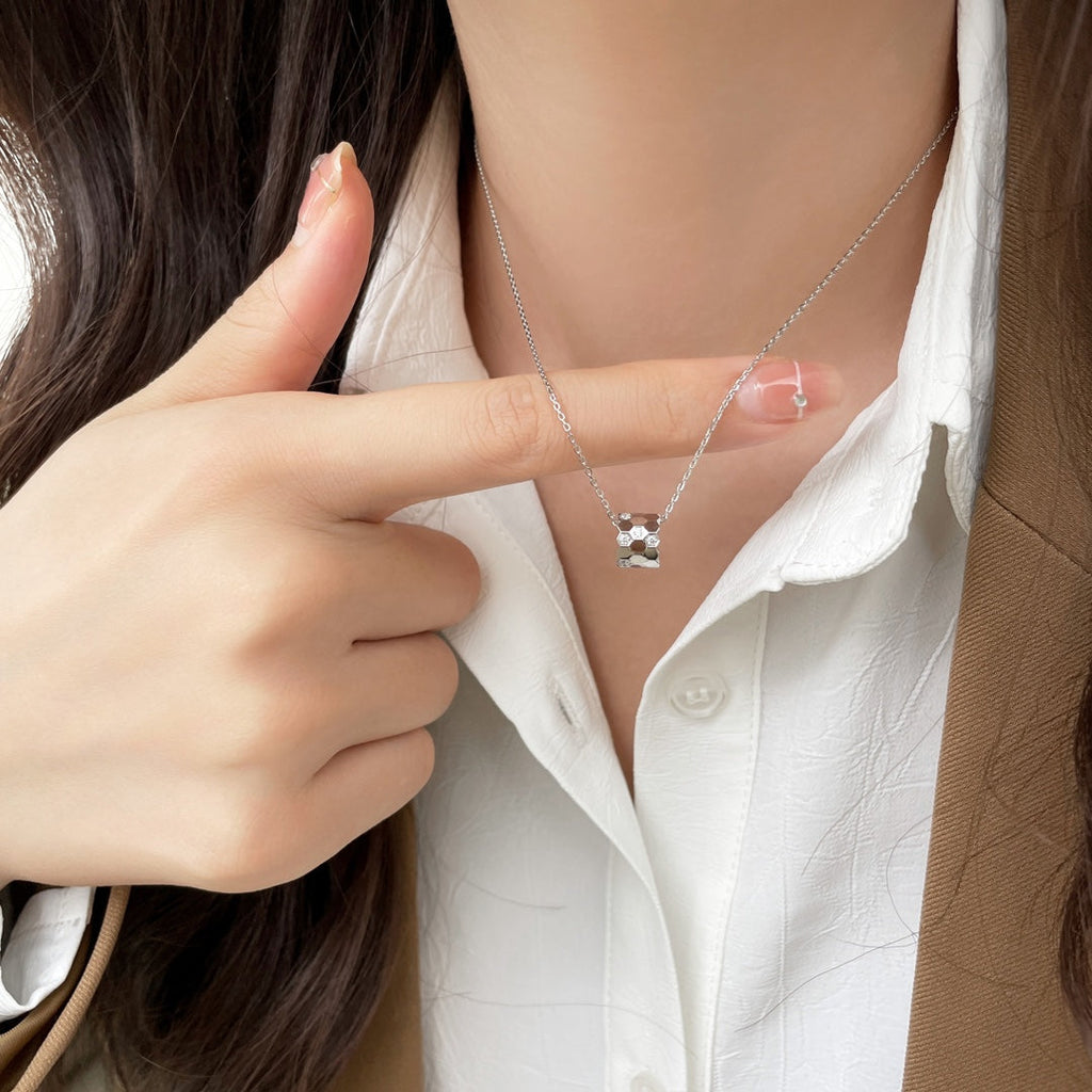 ??Loco?¡¥BEE MINI PEDANT DIAMOND NECKLACE