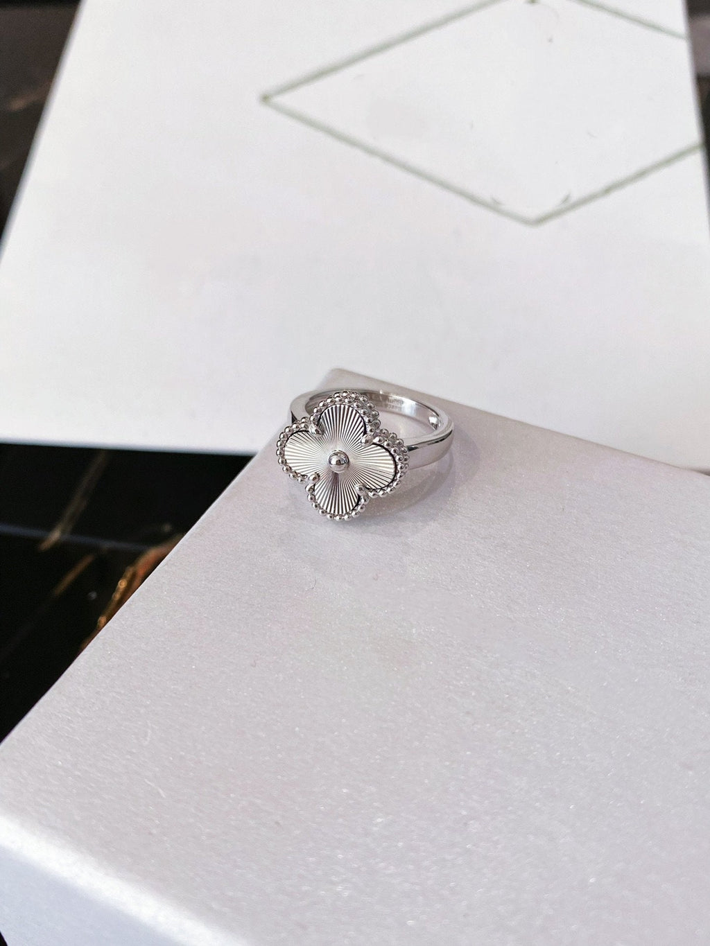??Loco?¡¥CLOVER SILVER RING
