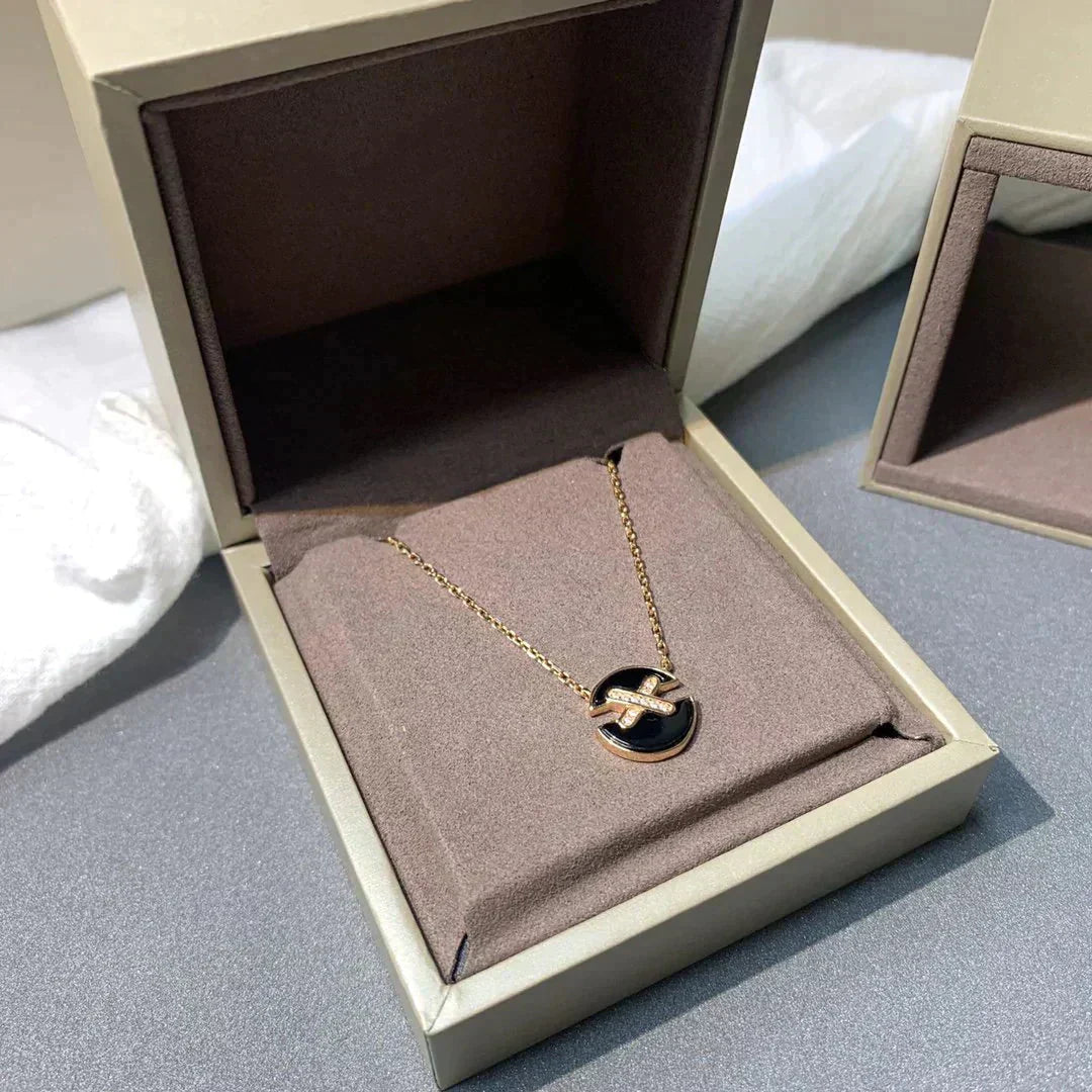 ??Loco?¡¥JEUX DE ROSE GOLD DIAMOND NECKLACE