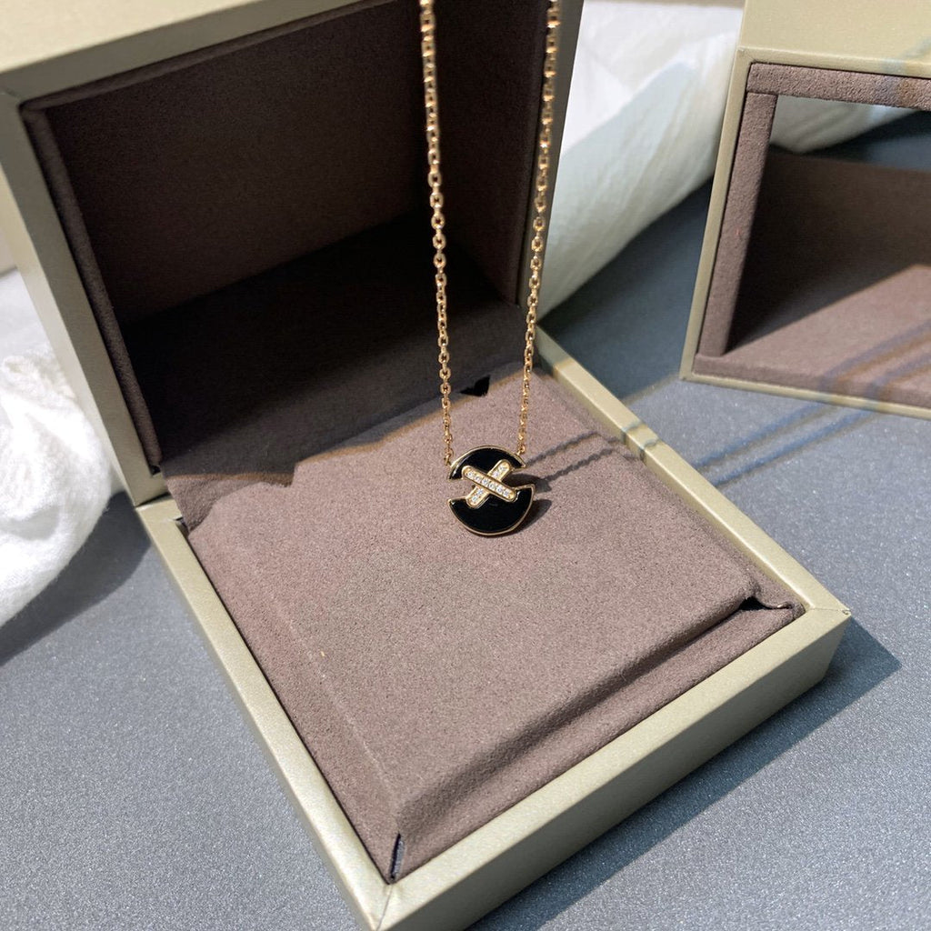 ??Loco?¡¥JEUX DE PINK GOLD DIAMOND NECKLACE