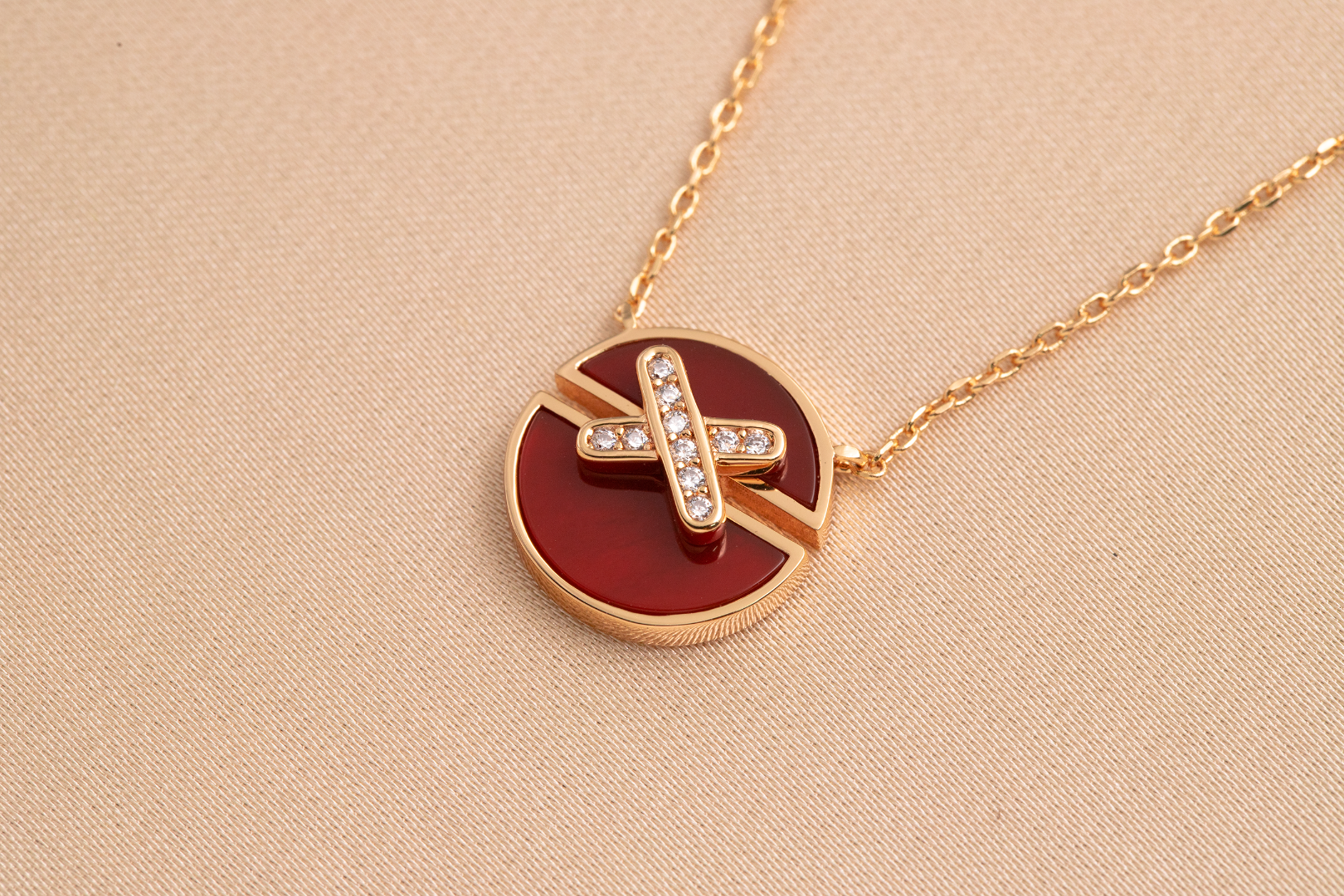 ??Loco?¡¥JEUX DE PINK GOLD DIAMOND NECKLACE