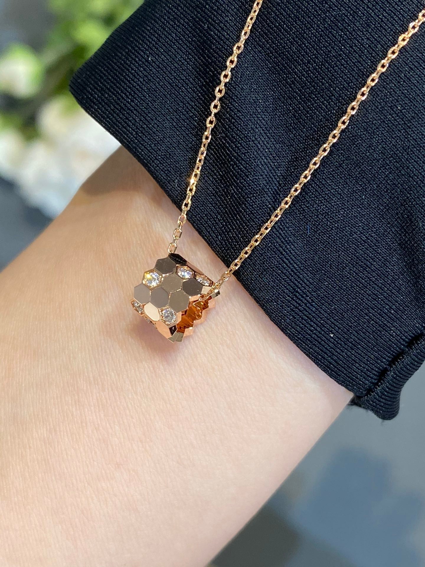 ??Loco?¡¥BEE LOVE DIAMOND NECKLACE