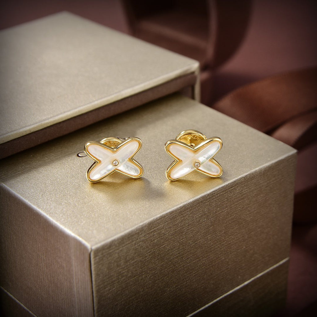 ??Loco?¡¥JEUX DE WHITE MOP GOLD DIAMOND EARRINGS