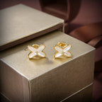 ??Loco?¡¥JEUX DE WHITE MOP GOLD DIAMOND EARRINGS