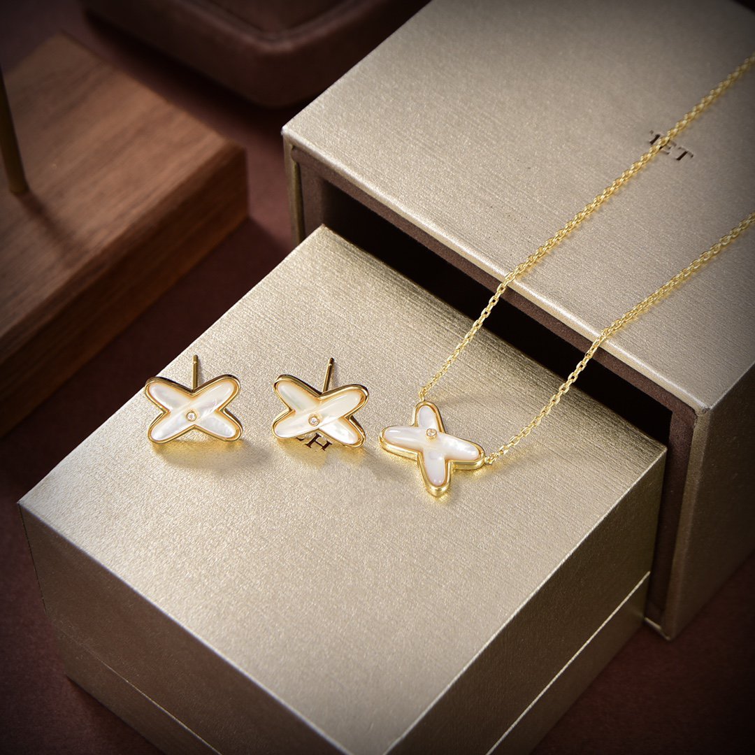 ??Loco?¡¥JEUX DE WHITE MOP GOLD DIAMOND EARRINGS