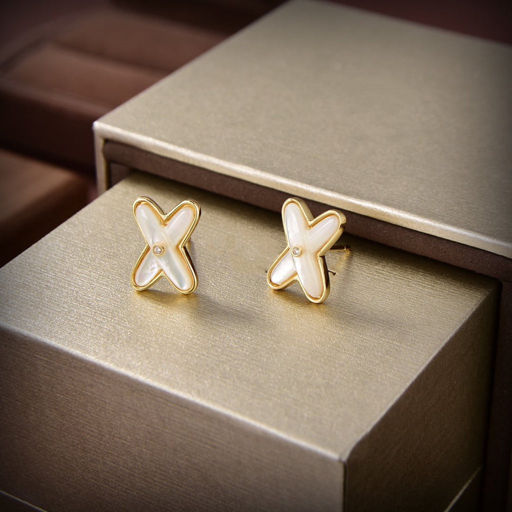 ??Loco?¡¥JEUX DE WHITE MOP GOLD DIAMOND EARRINGS