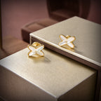 ??Loco?¡¥JEUX DE WHITE MOP GOLD DIAMOND EARRINGS