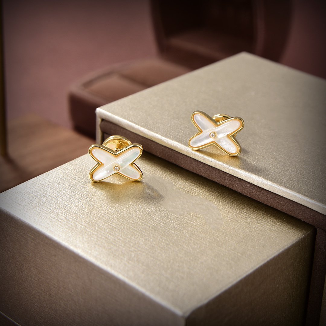??Loco?¡¥JEUX DE WHITE MOP GOLD DIAMOND EARRINGS