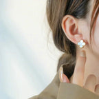 ??Loco?¡¥CLOVER MEDIUM 1 MOTIFS  WHITE MOP STUD EARRINGS