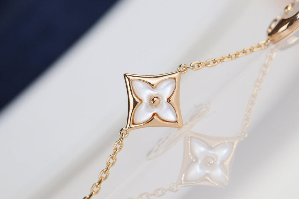 ??Loco?¡¥LEAF CLOVER BRACELET