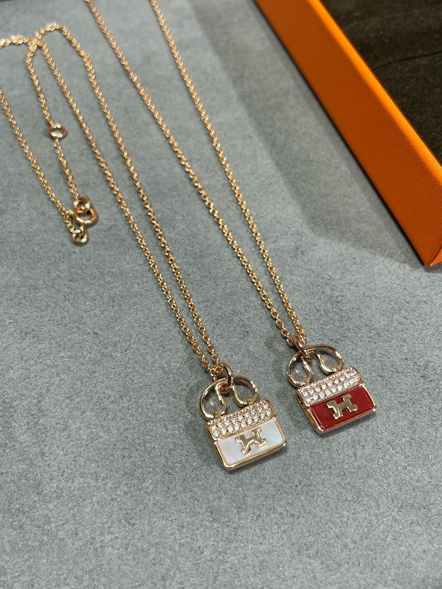 ??Loco?¡¥H CIRCE MOISSANITE PENDANT NECKLACE GOLD