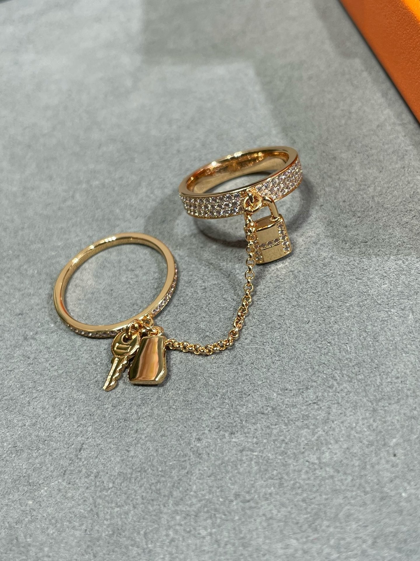 ??Loco?¡¥HM KELLY CLOCHETTE DOUBLE RING IN  WITH DIAMONDS