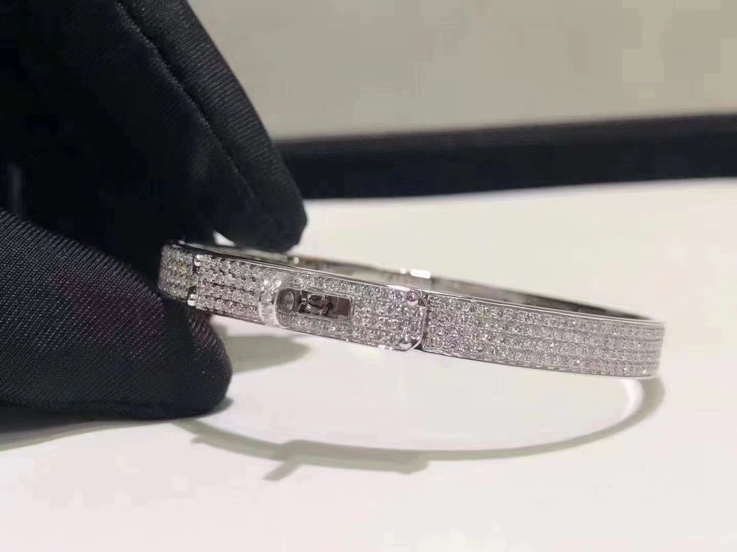 ??Loco?¡¥HM KELLY BRACELET IN SILVER AND FULL PAVE DIAMOND