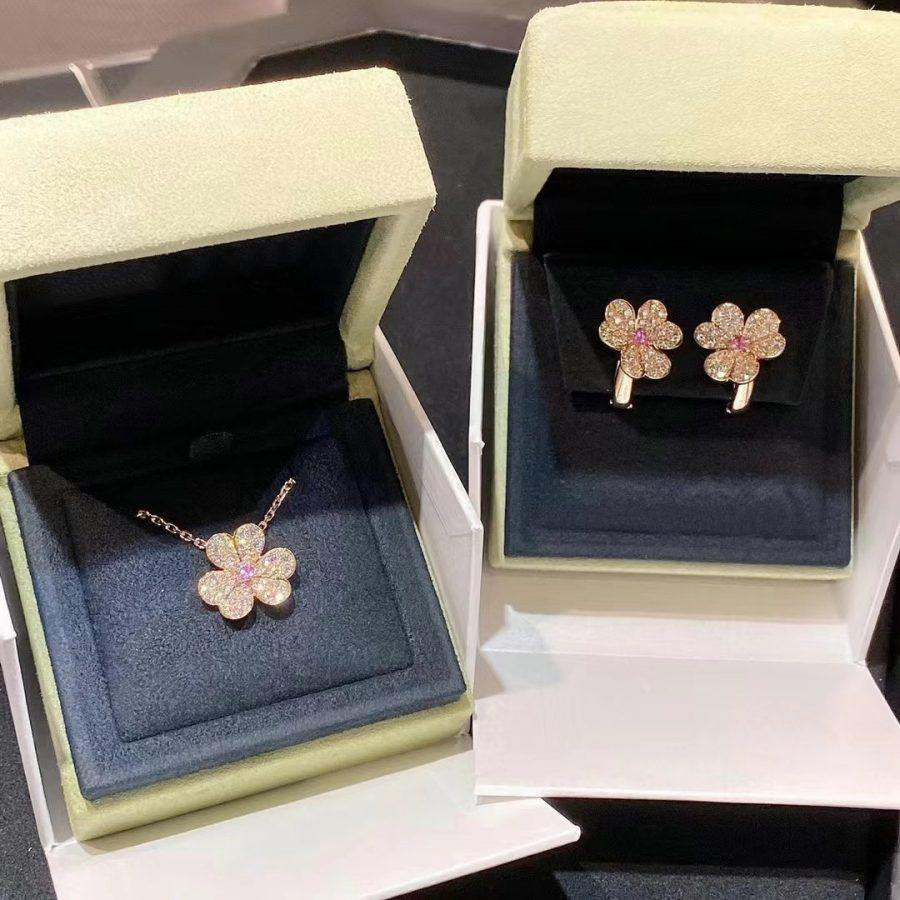 ??Loco?¡¥FRIVOLE ROSE GOLD FLOWER DIAMOND NECKLACE