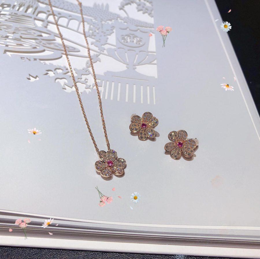 ??Loco?¡¥FRIVOLE PINK GOLD FLOWER DIAMOND EARRINGS