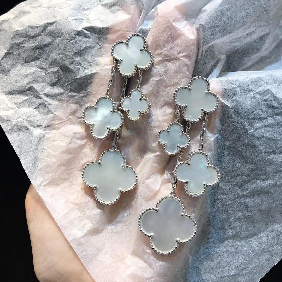 ??Loco?¡¥CLOVER EARRINGS WHITE MOP 4 MOTIFS SILVER