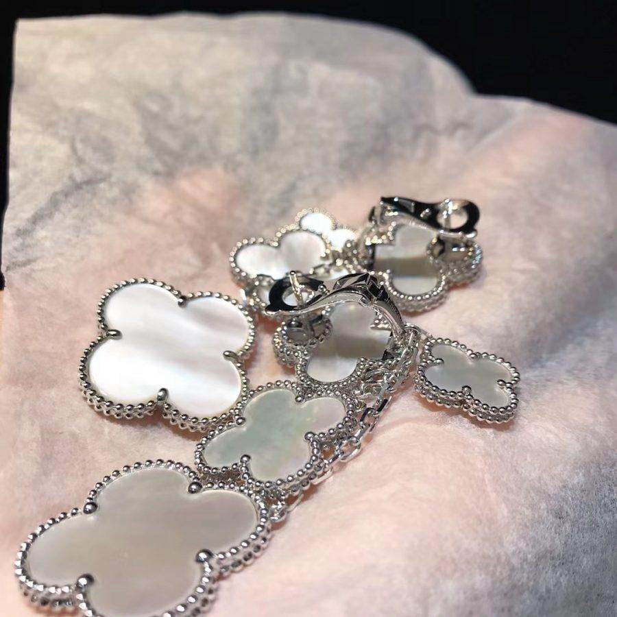 ??Loco?¡¥CLOVER EARRINGS WHITE MOP 4 MOTIFS SILVER