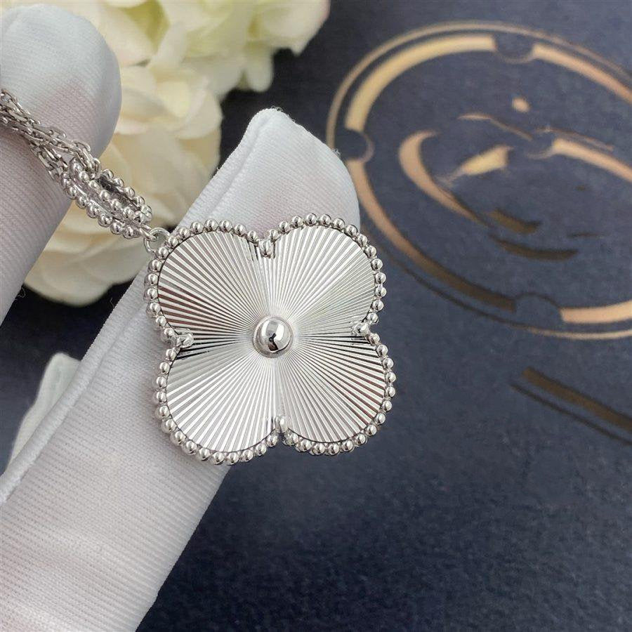??Loco?¡¥CLOVER 25MM SILVER BIG CLOVER NECKLACE