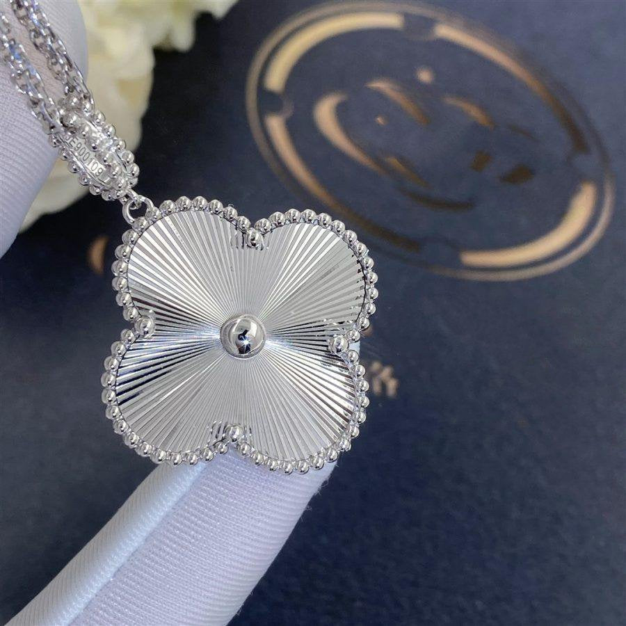 ??Loco?¡¥CLOVER 25MM SILVER BIG CLOVER NECKLACE