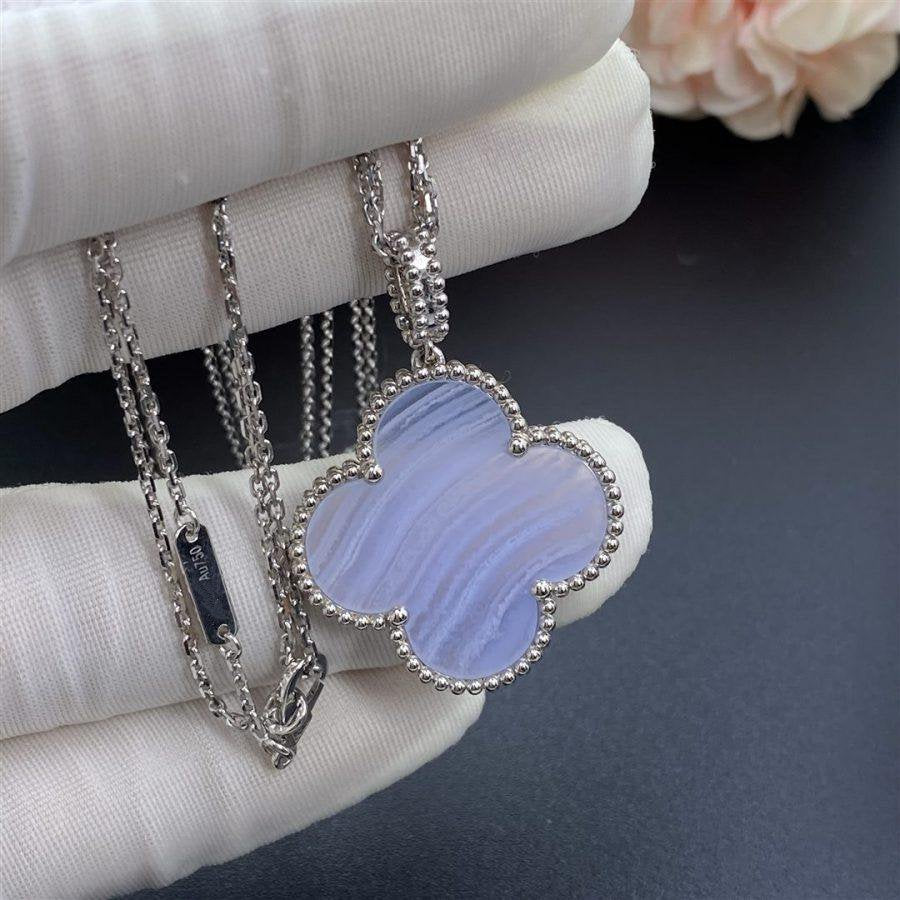 ??Loco?¡¥CLOVER SILVER CHALCEDONY BIG CLOVER NECKLACE
