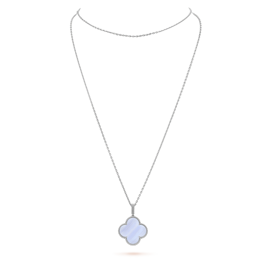 ??Loco?¡¥CLOVER SILVER CHALCEDONY BIG CLOVER NECKLACE